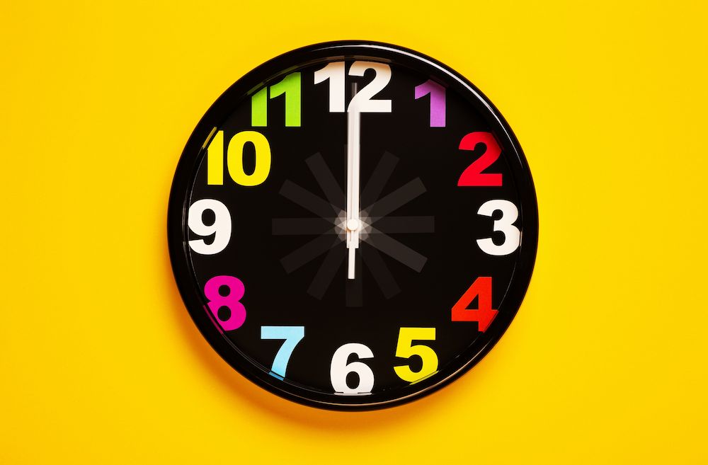 Wall-hanging clock, illustrating a Language Vibes blog post about telling time in Spanish.